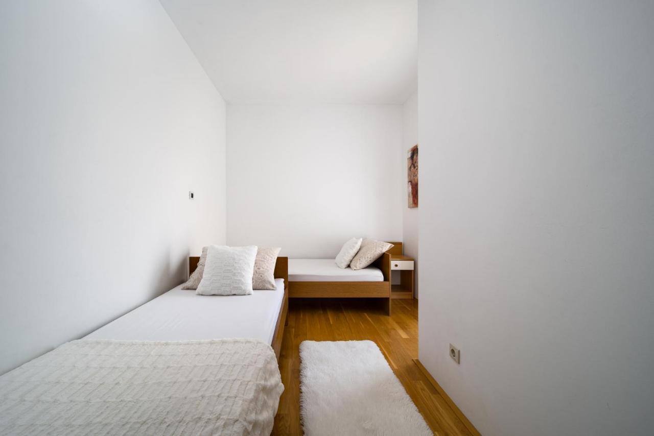 Apartment Toma Podstrana Esterno foto
